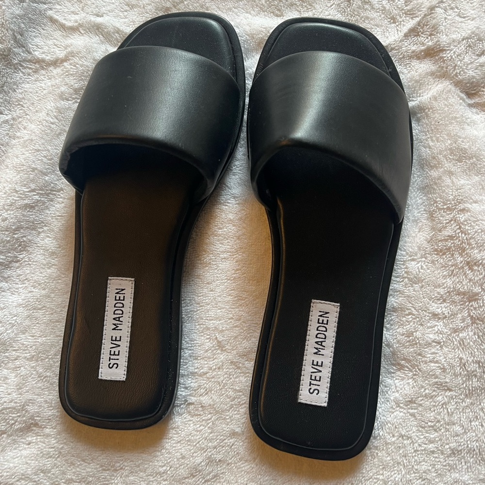 Steve Madden Women's Clyde Black Slide Sandals
Size 8.5 NWOT